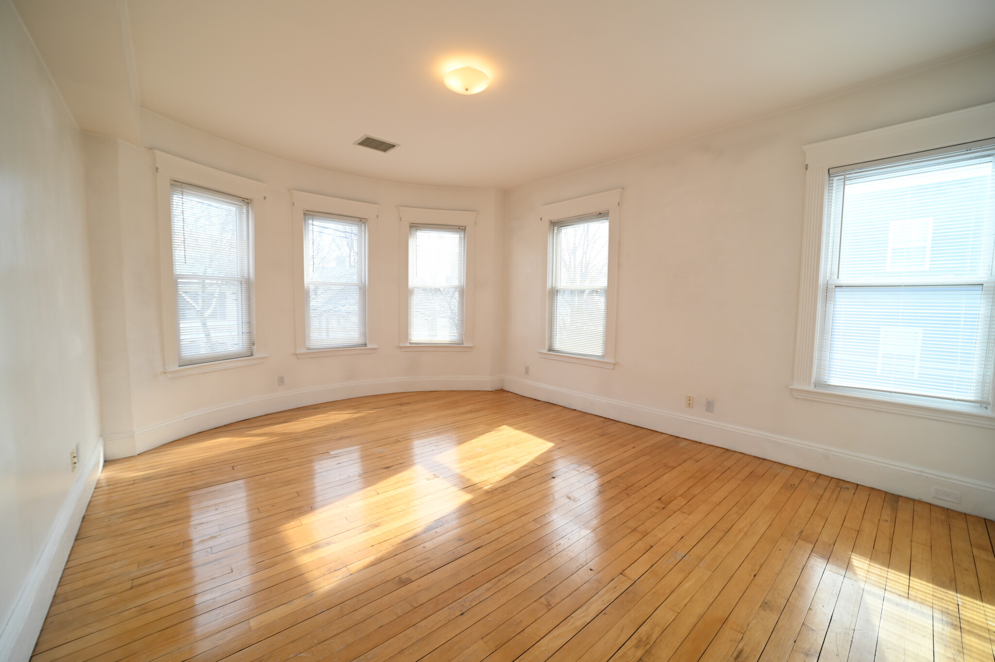 4 bed, 2.5 bath apartment for rent at 44 Champney St Unit 2, Brighton — photo 2 of 18