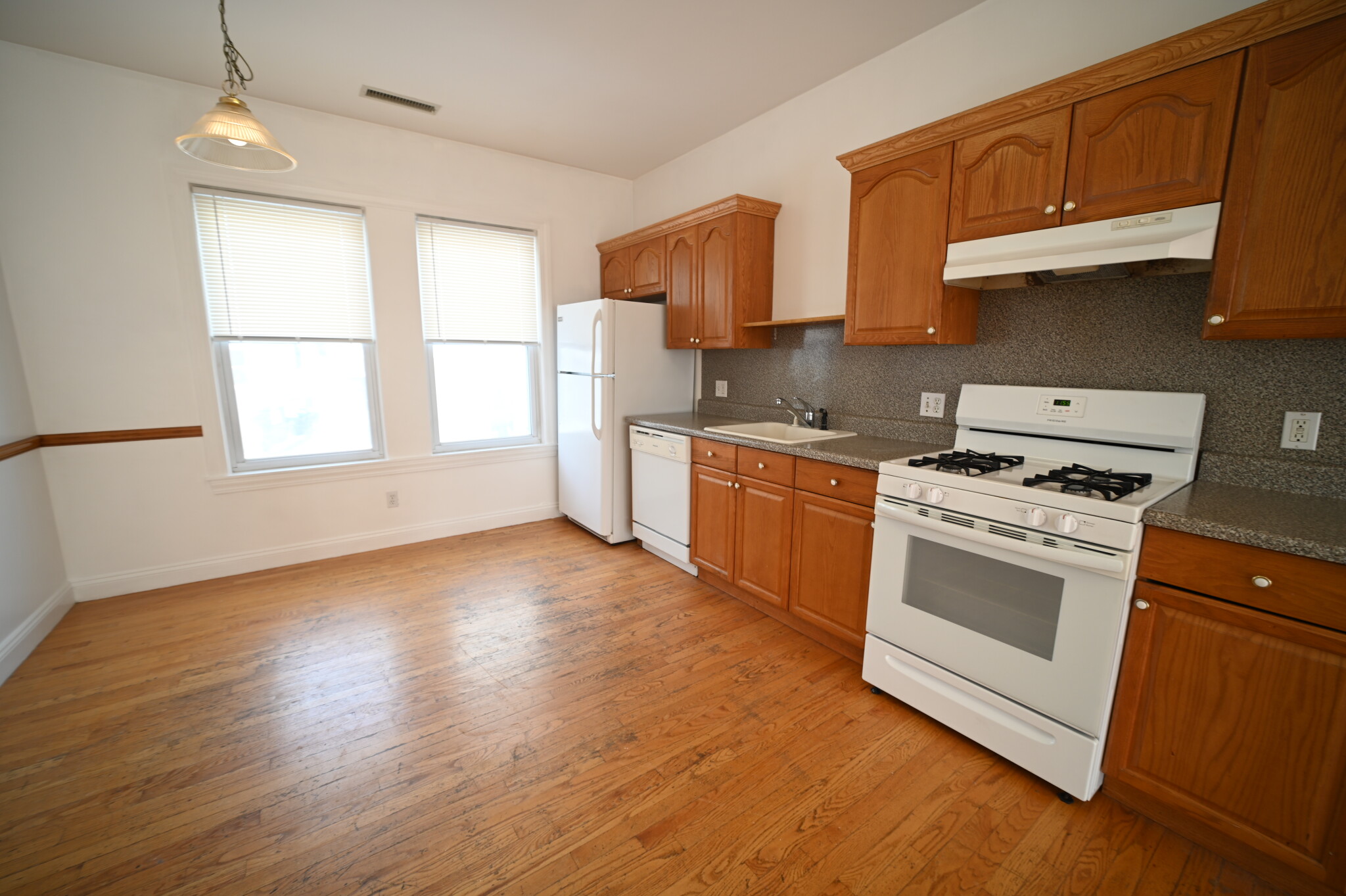 4 bed, 2.5 bath apartment for rent at 44 Champney St Unit 2, Brighton — photo 5 of 18