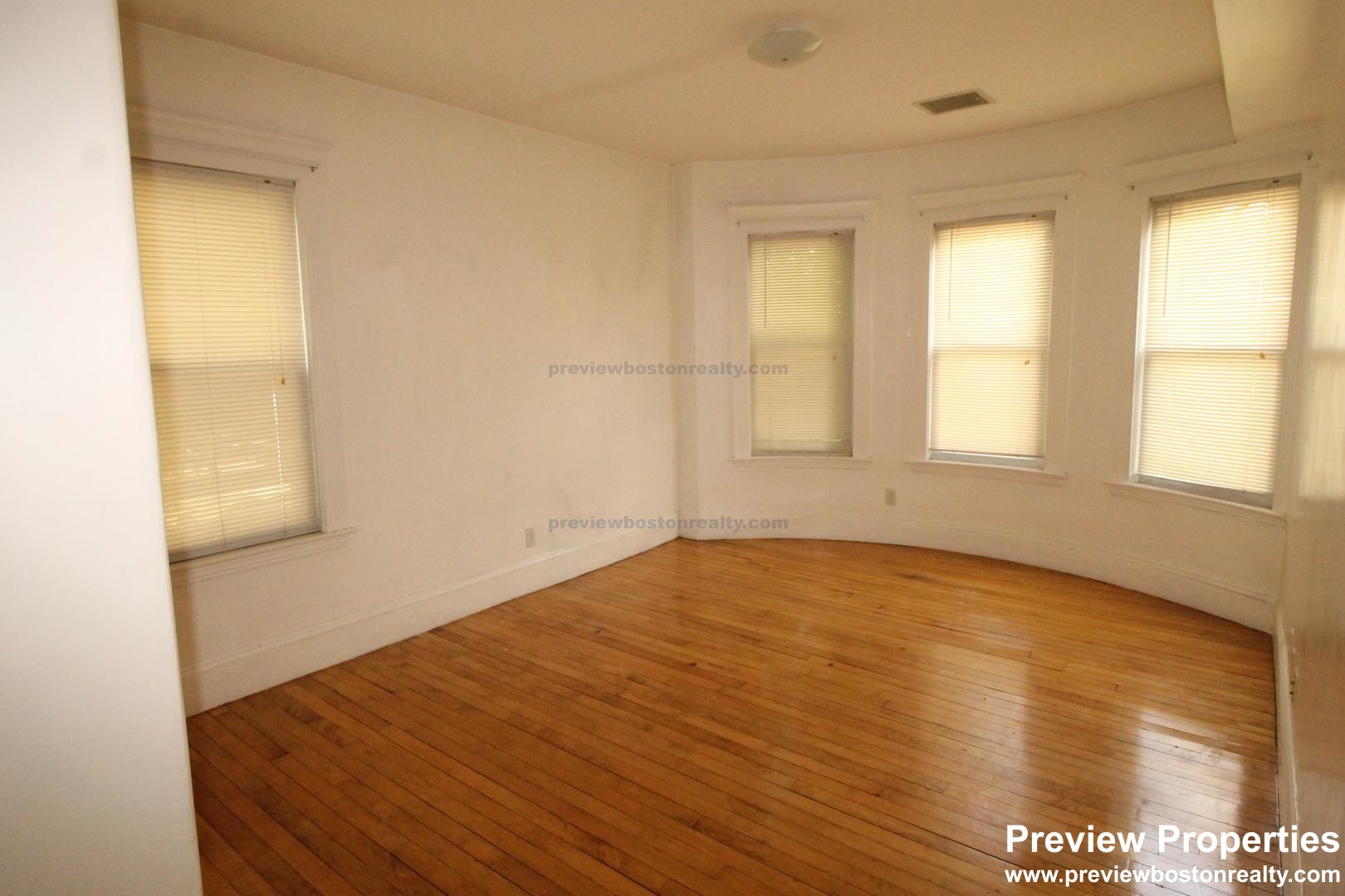 4 bed, 2.5 bath apartment for rent at 44 Champney St Unit 2P, Brighton — photo 2 of 18