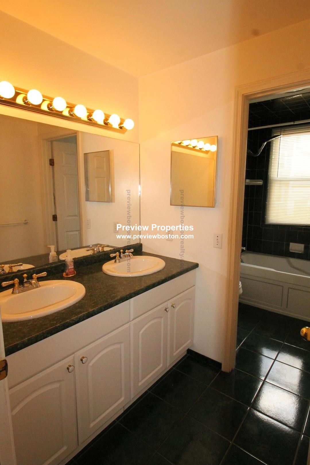 4 bed, 2.5 bath apartment for rent at 44 Champney St Unit 2P, Brighton — photo 13 of 18