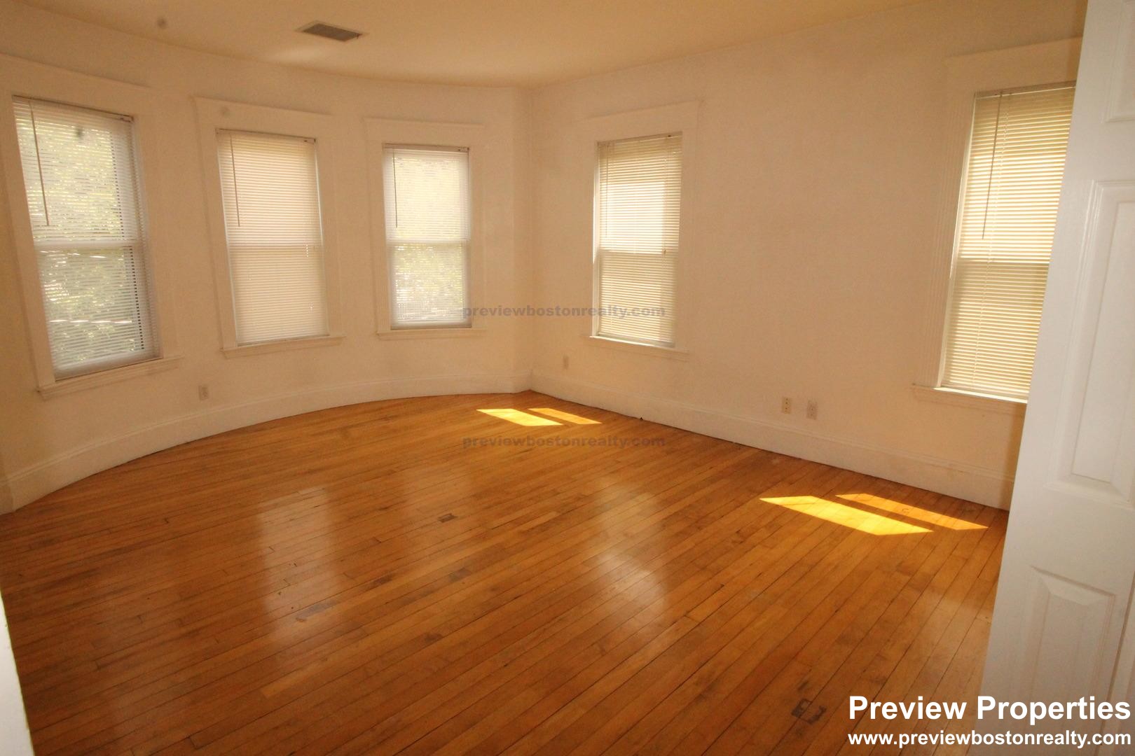 4 bed, 2.5 bath apartment for rent at 44 Champney St Unit 2P, Brighton — photo 6 of 18