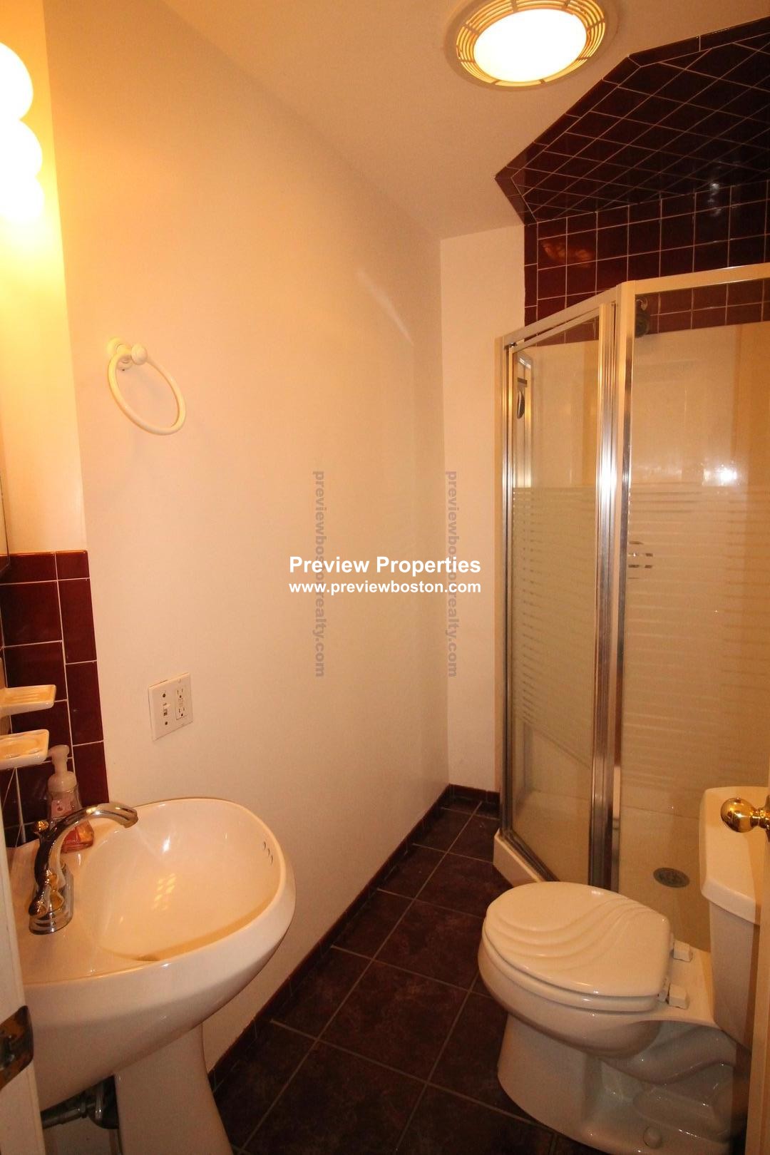 4 bed, 2.5 bath apartment for rent at 44 Champney St Unit 2P, Brighton — photo 15 of 18