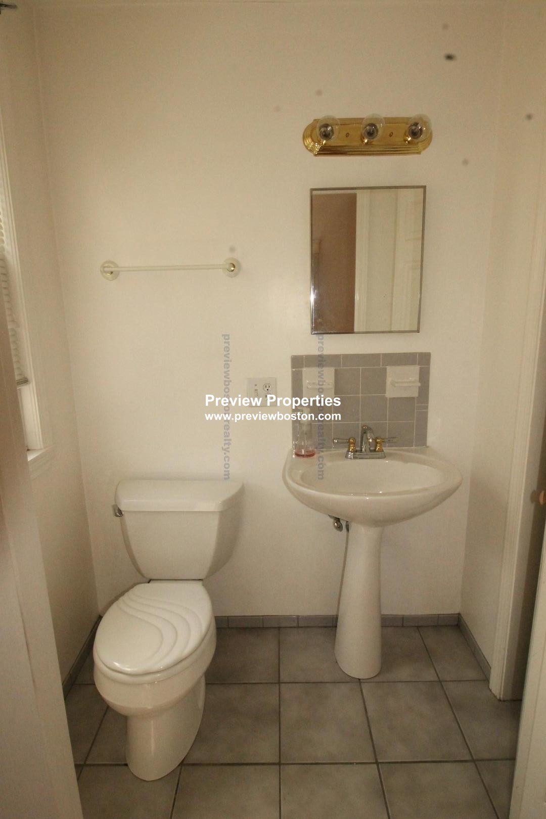 4 bed, 2.5 bath apartment for rent at 44 Champney St Unit 2P, Brighton — photo 5 of 18