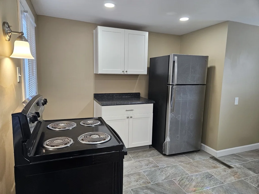 3 bed, 1 bath apartment for rent at 44 Chestnut St Unit 2, Marlborough — photo 6 of 26