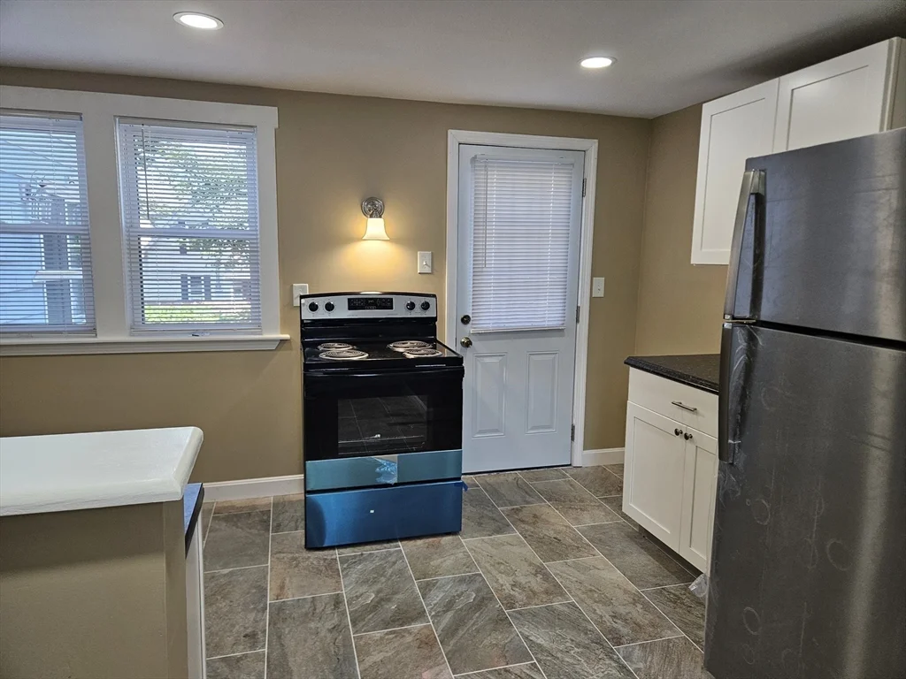 3 bed, 1 bath apartment for rent at 44 Chestnut St Unit 2, Marlborough — photo 8 of 26