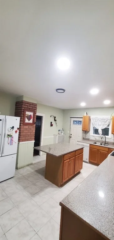 3 bed, 1 bath apartment for rent at 44 Clark St Unit 44, Lynn — photo 2 of 10