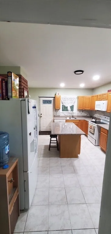 3 bed, 1 bath apartment for rent at 44 Clark St Unit 44, Lynn — photo 1 of 10
