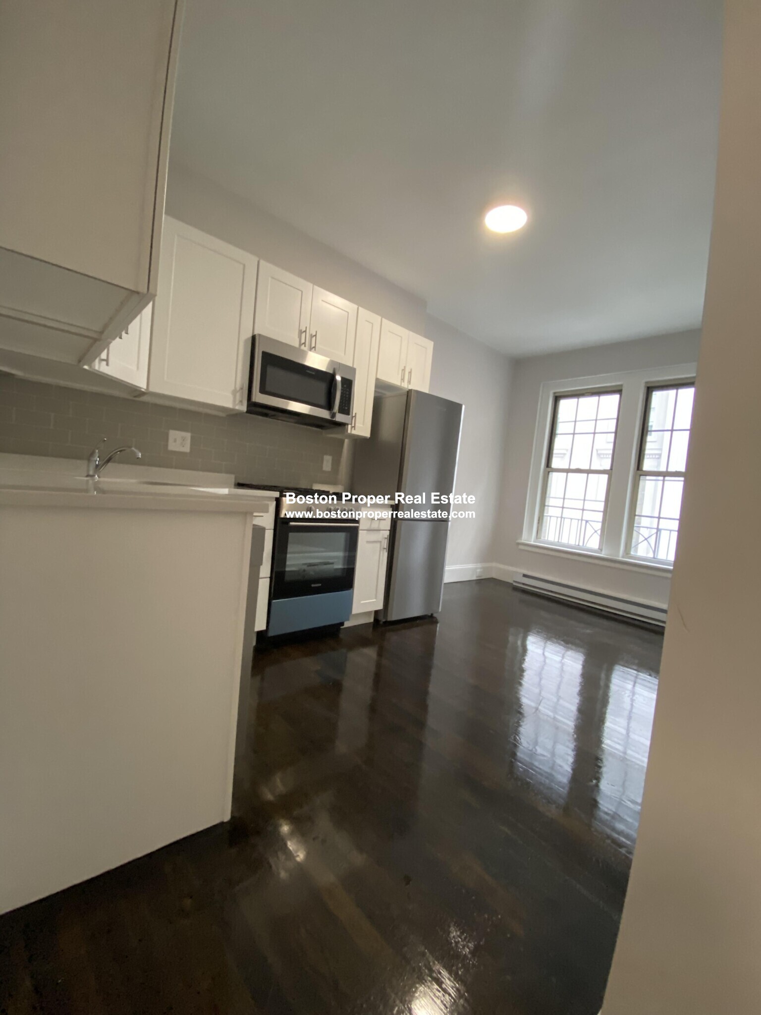 3 bed, 1 bath apartment for rent at 44 Clearway St Unit 8, Back Bay — photo 3 of 11
