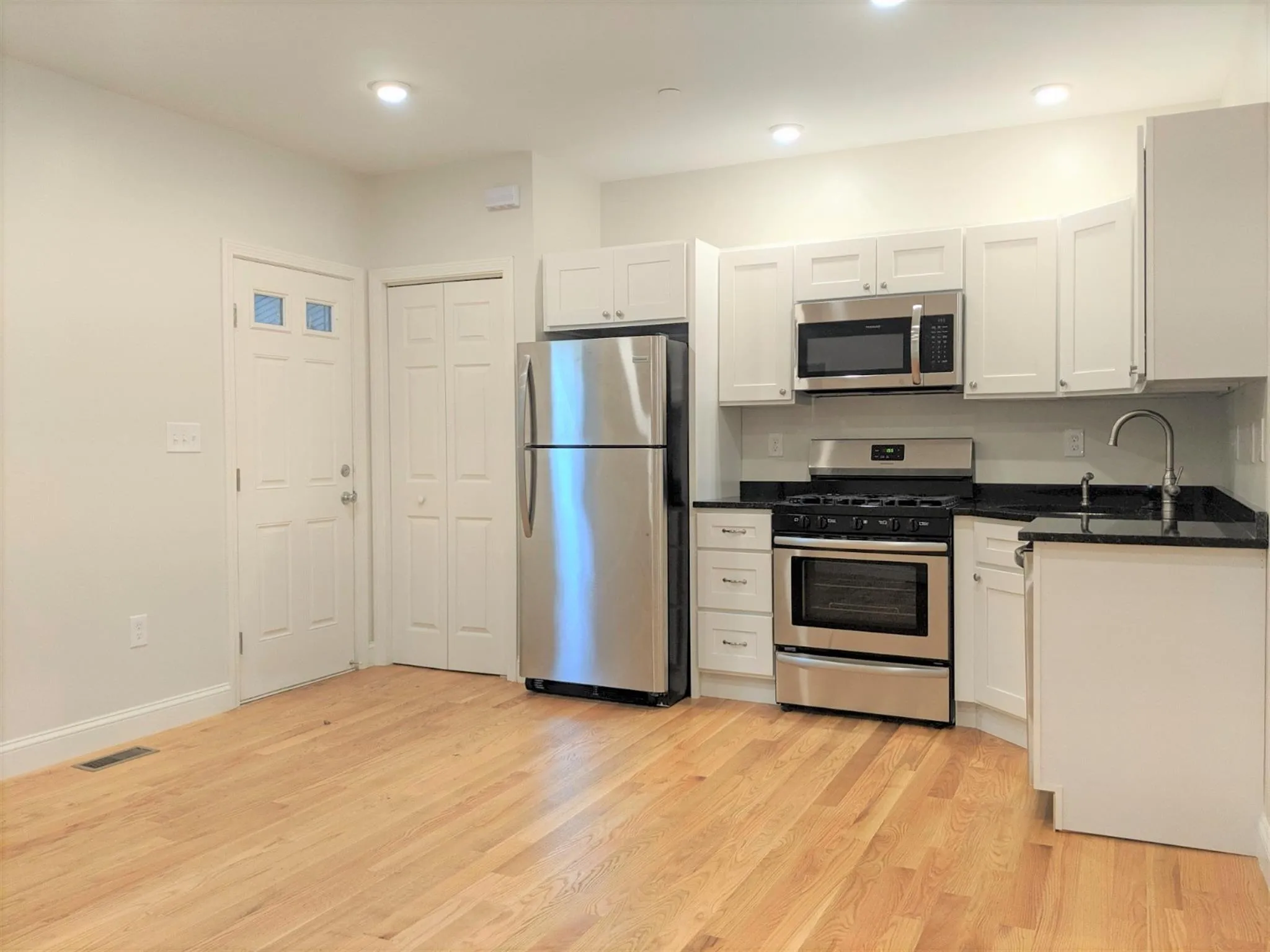 1 bed, 1 bath apartment for rent at 44 Cogswell Ave Unit 3R, Porter Square — photo 6 of 12