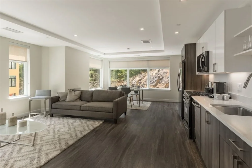 1 bed, 1 bath apartment for rent at 44 Collins Ave Unit 409, Saugus — photo 3 of 6