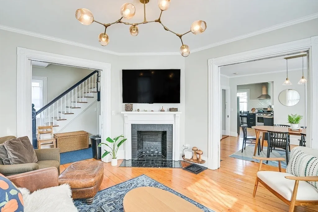 5 bed, 4+ bath apartment for rent at 44 Cottage St Unit SF, Watertown — photo 1 of 40