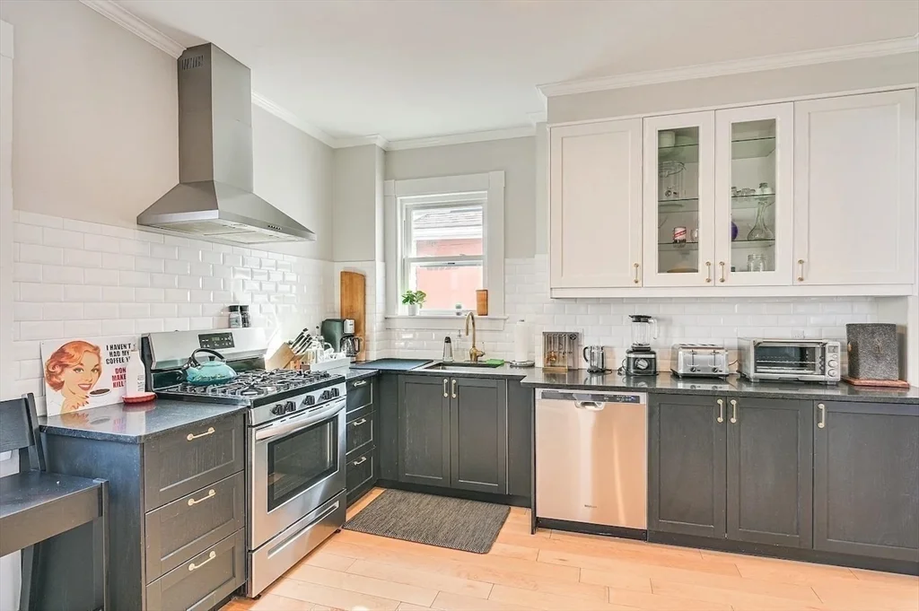 5 bed, 4+ bath apartment for rent at 44 Cottage St Unit SF, Watertown — photo 7 of 40
