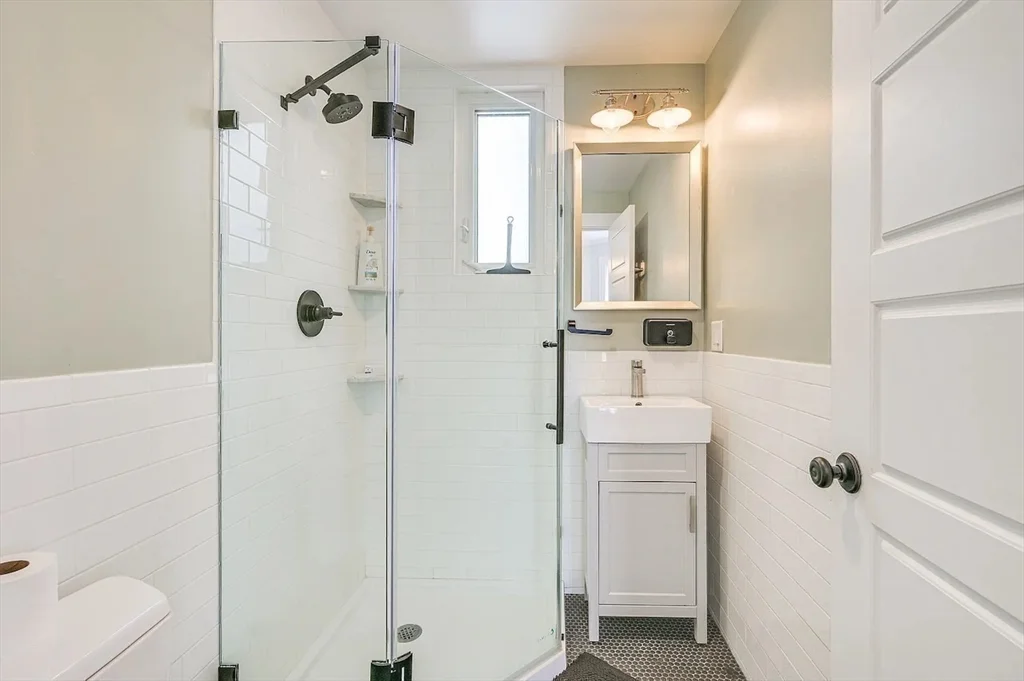 5 bed, 4+ bath apartment for rent at 44 Cottage St Unit SF, Watertown — photo 10 of 40