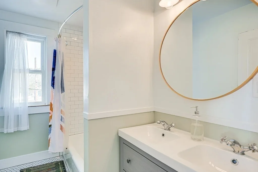 5 bed, 4+ bath apartment for rent at 44 Cottage St Unit SF, Watertown — photo 15 of 40