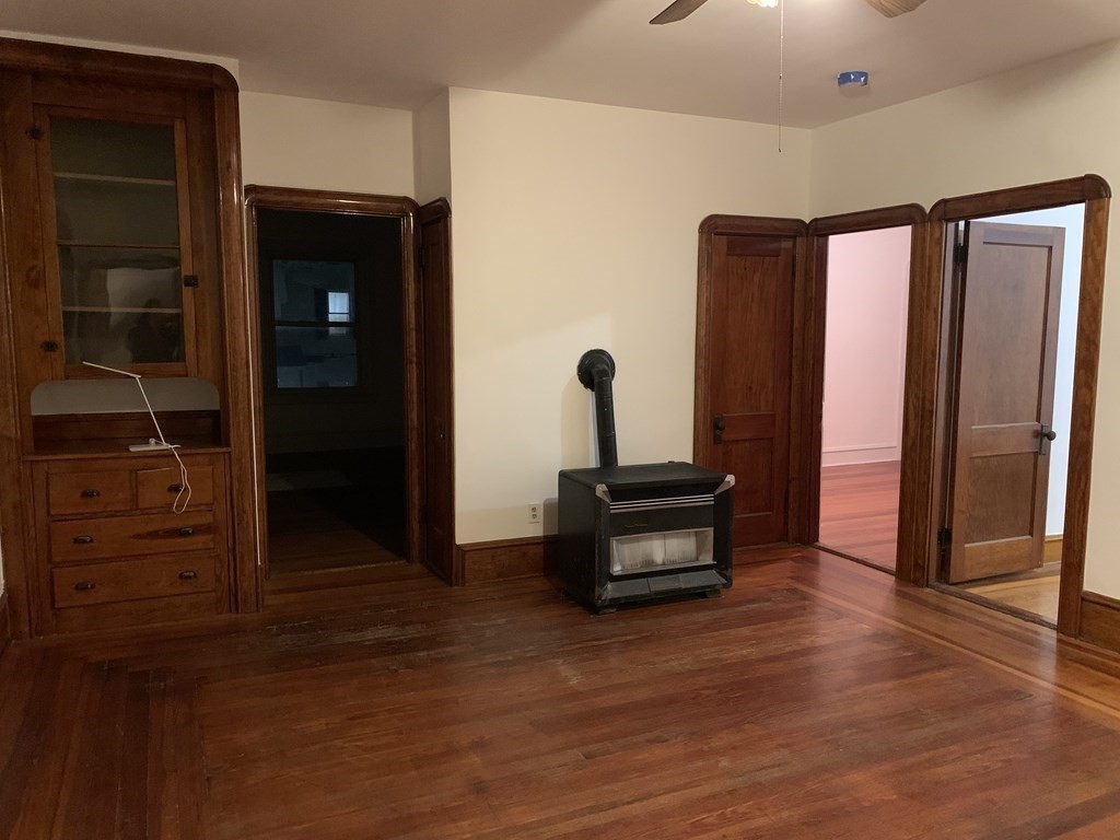 3 bed, 1 bath apartment for rent at 44 Crawford St Unit 2, Fall River — photo 1 of 9