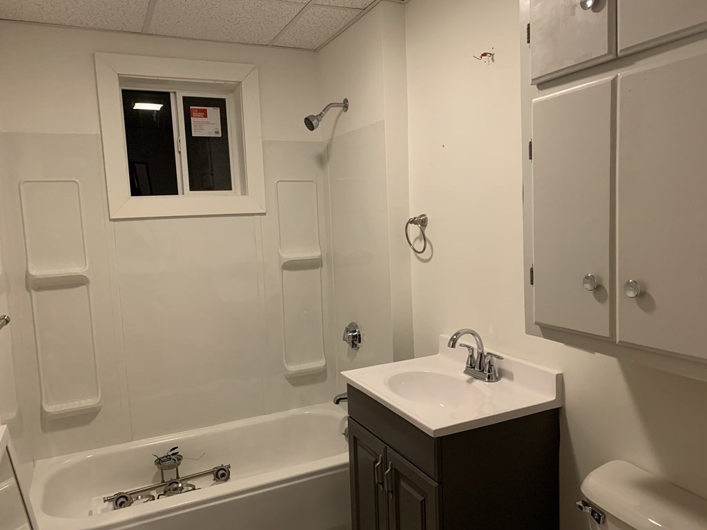 3 bed, 1 bath apartment for rent at 44 Crawford St Unit 2, Fall River — photo 8 of 9