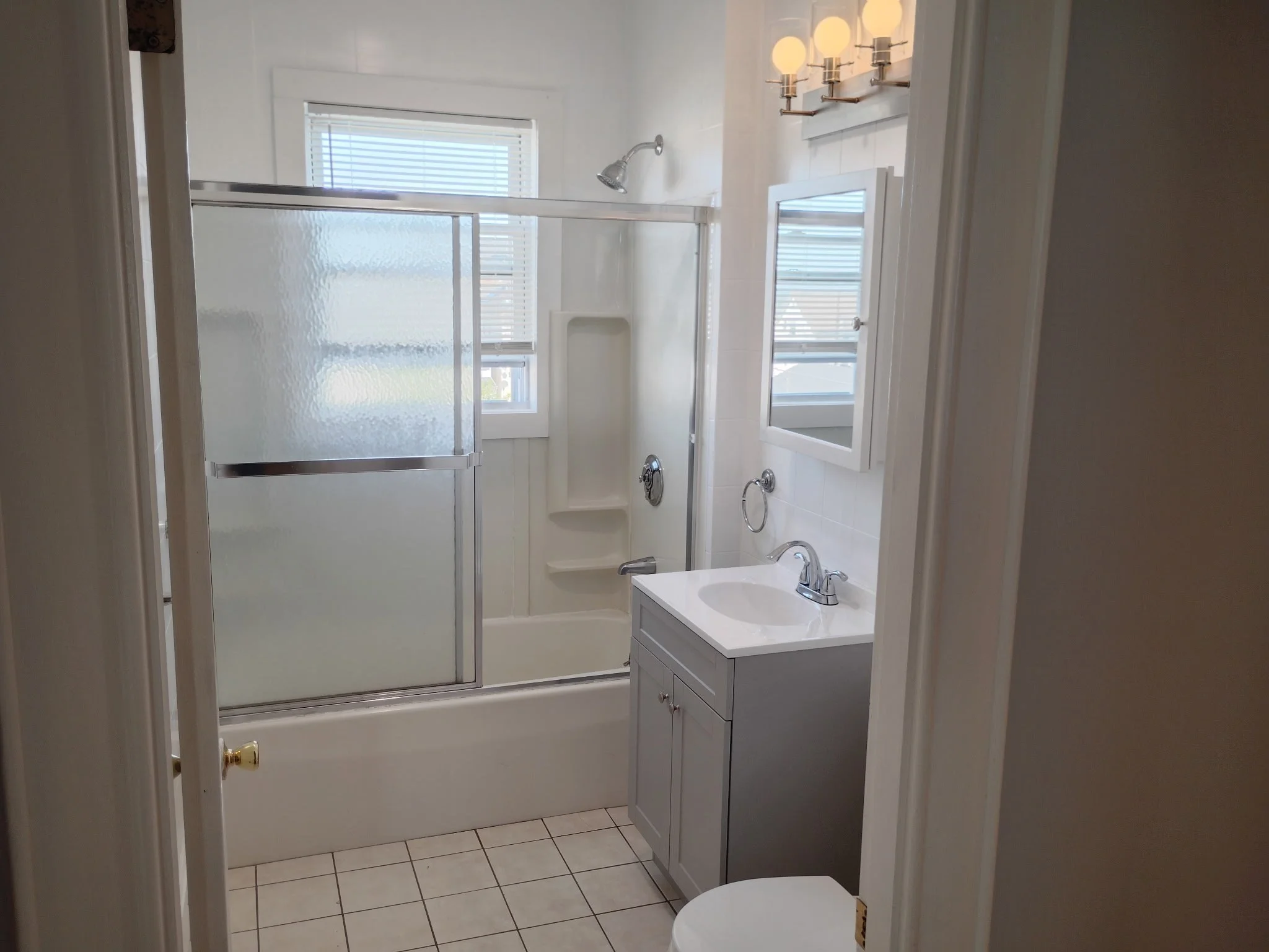 3 bed, 1 bath apartment for rent at 44 Crawford St Unit 3, Fall River — photo 9 of 10