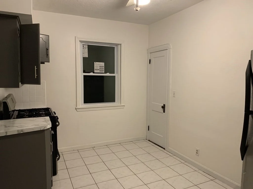3 bed, 1 bath apartment for rent at 44 Crawford St Unit 3, Fall River — photo 3 of 8
