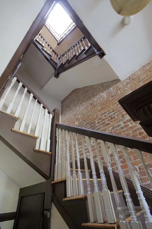5 bed, 2 bath apartment for rent at 44 Cummings Rd Unit 2, Brighton — photo 3 of 26