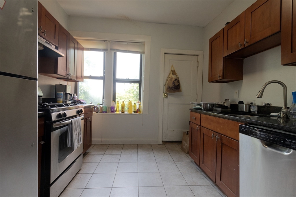 5 bed, 2 bath apartment for rent at 44 Cummings Rd Unit 4, Brighton — photo 23 of 31