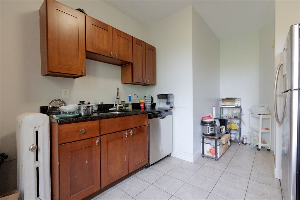 5 bed, 2 bath apartment for rent at 44 Cummings Rd Unit 4, Brighton — photo 25 of 31