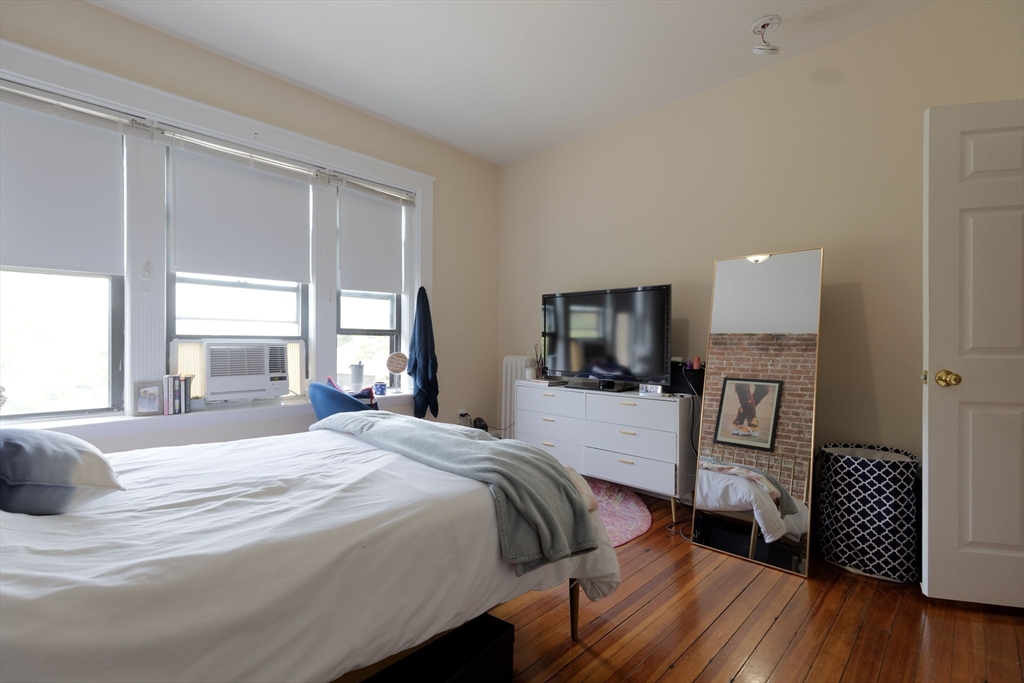 5 bed, 2 bath apartment for rent at 44 Cummings Rd Unit 4, Brighton — photo 12 of 31