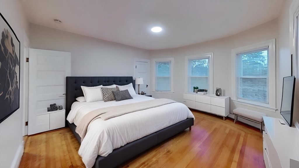 6 bed, 3 bath apartment for rent at 44 Dimmock St Unit 0, Quincy — photo 3 of 9