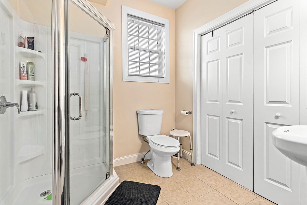 5 bed, 4+ bath apartment for rent at 44 Dominion Rd, Worcester — photo 7 of 24