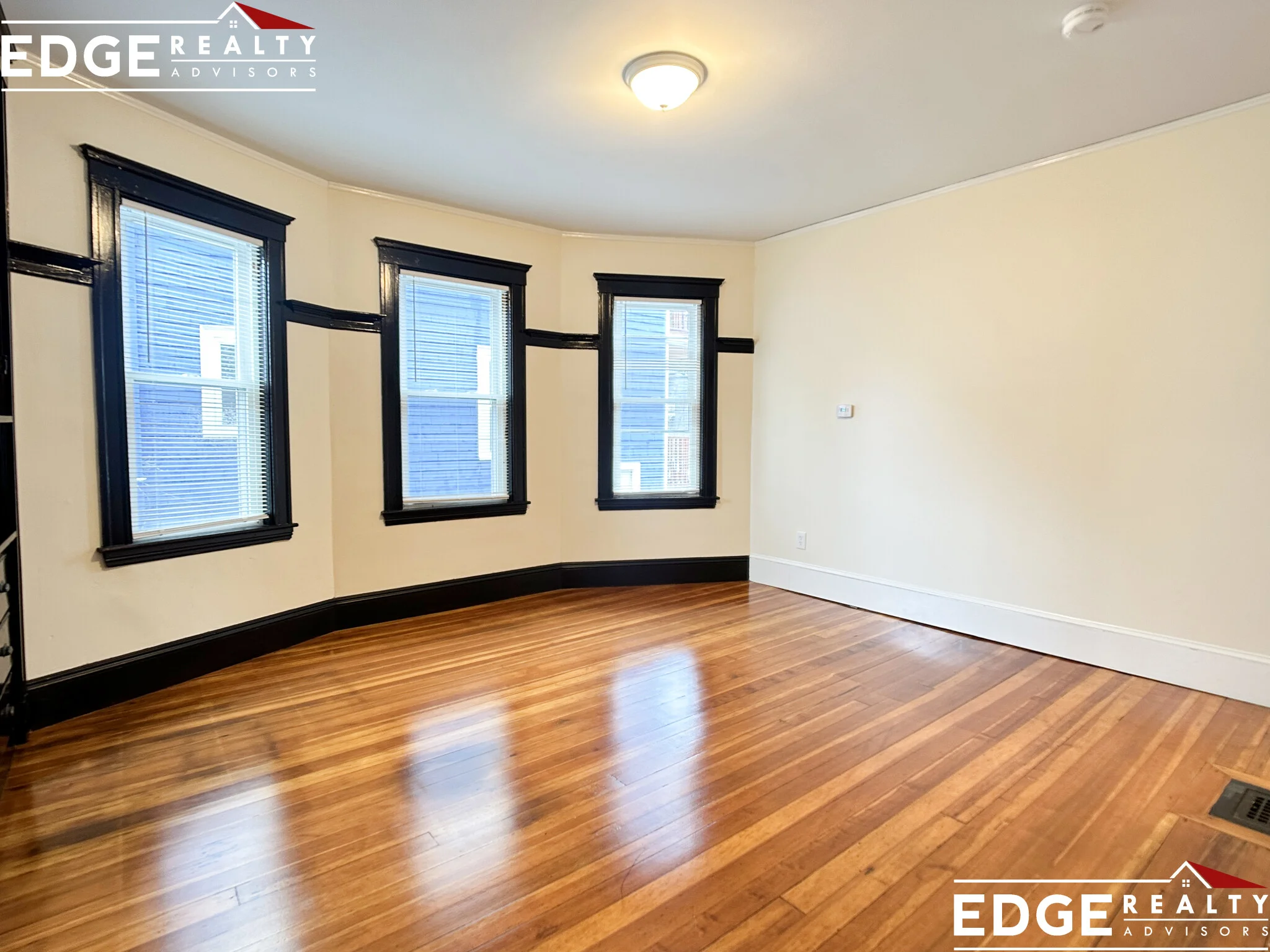 3 bed, 1 bath apartment for rent at 44 Easton St Unit 1, Allston — photo 5 of 10
