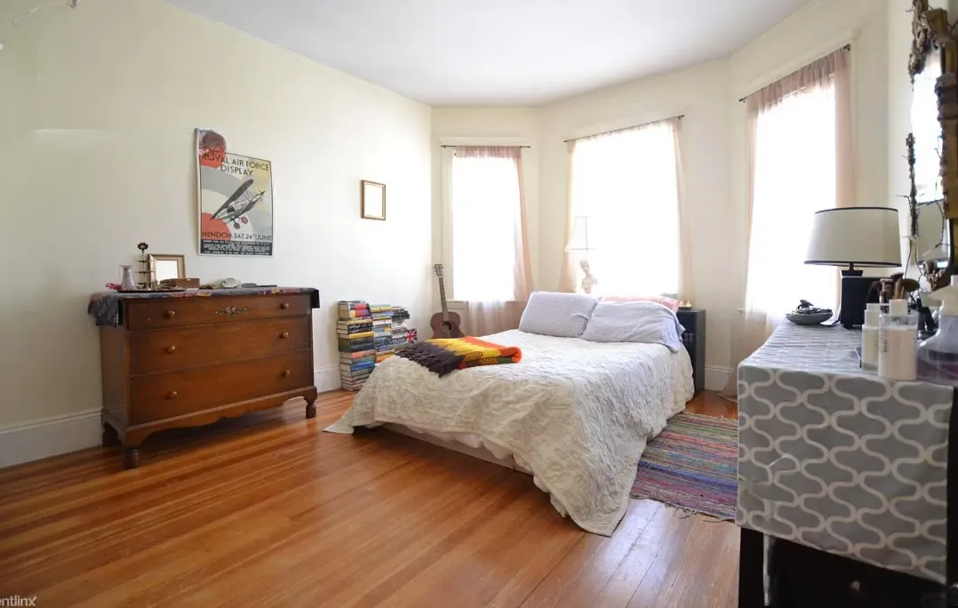 3 bed, 1 bath apartment for rent at 44 Easton St Unit 2, Allston — photo 9 of 15