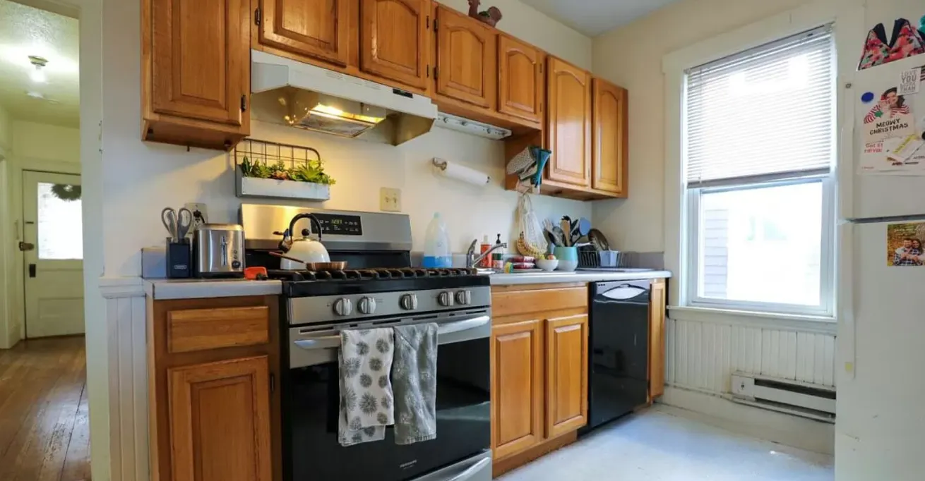 3 bed, 1 bath apartment for rent at 44 Easton St Unit 2, Allston — photo 2 of 15