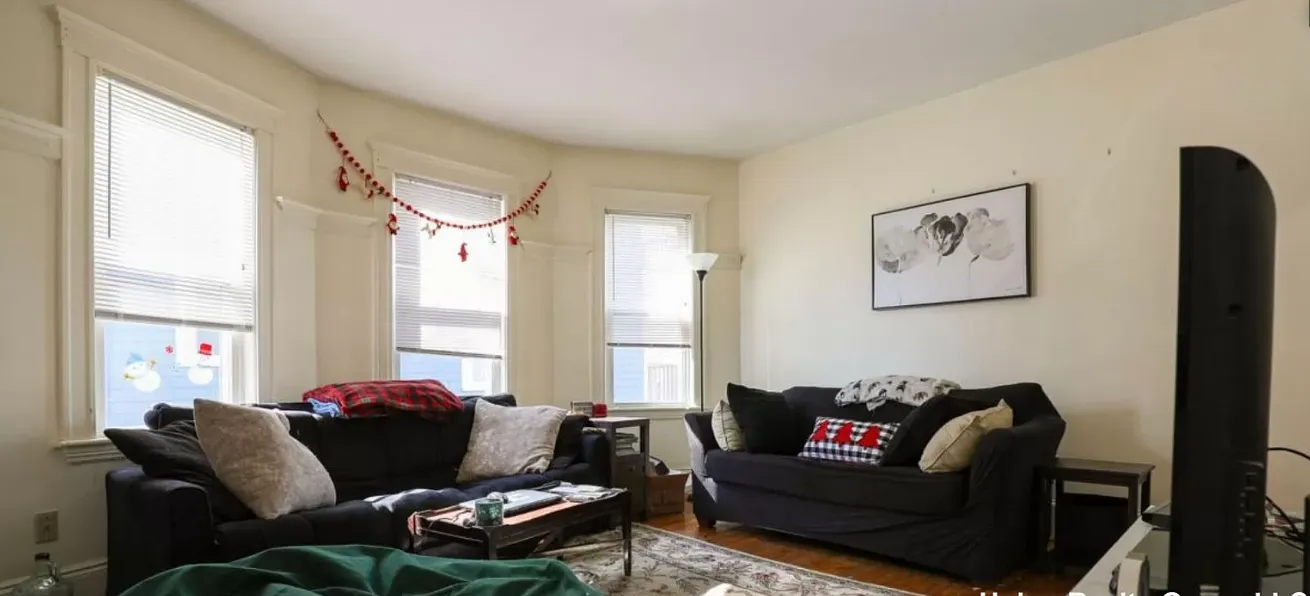 3 bed, 1 bath apartment for rent at 44 Easton St Unit 2, Allston — photo 4 of 15