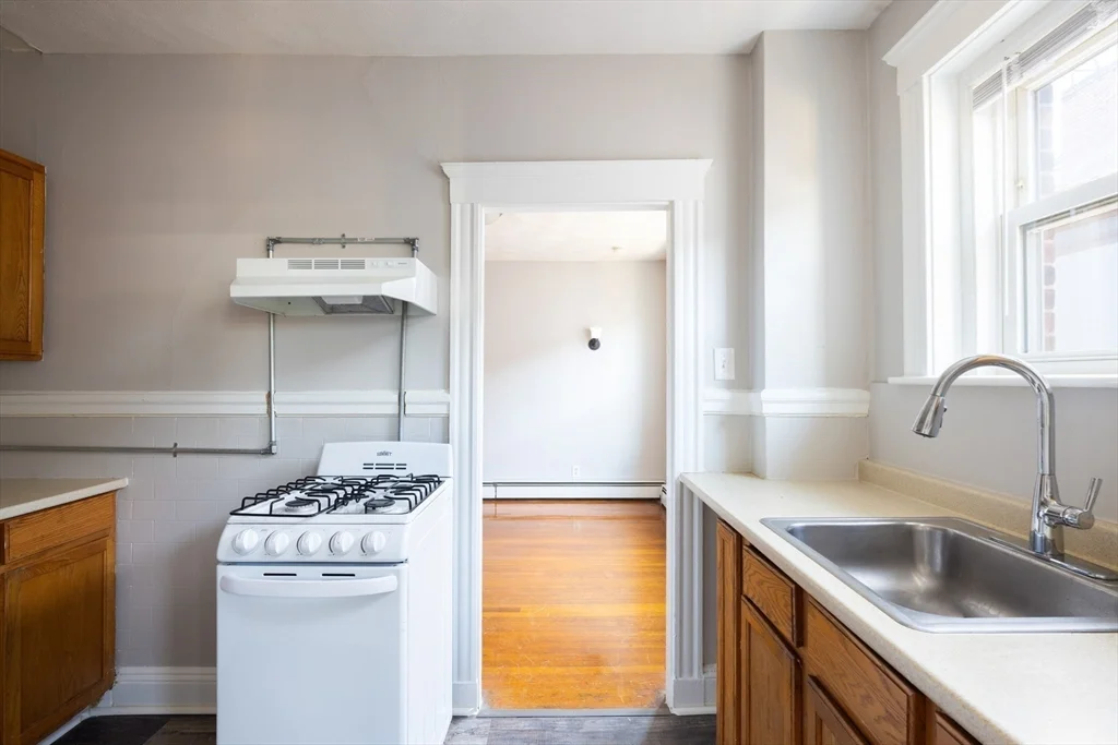 1 bed, 1 bath apartment for rent at 44 Estes St Unit 15, Lynn — photo 6 of 9