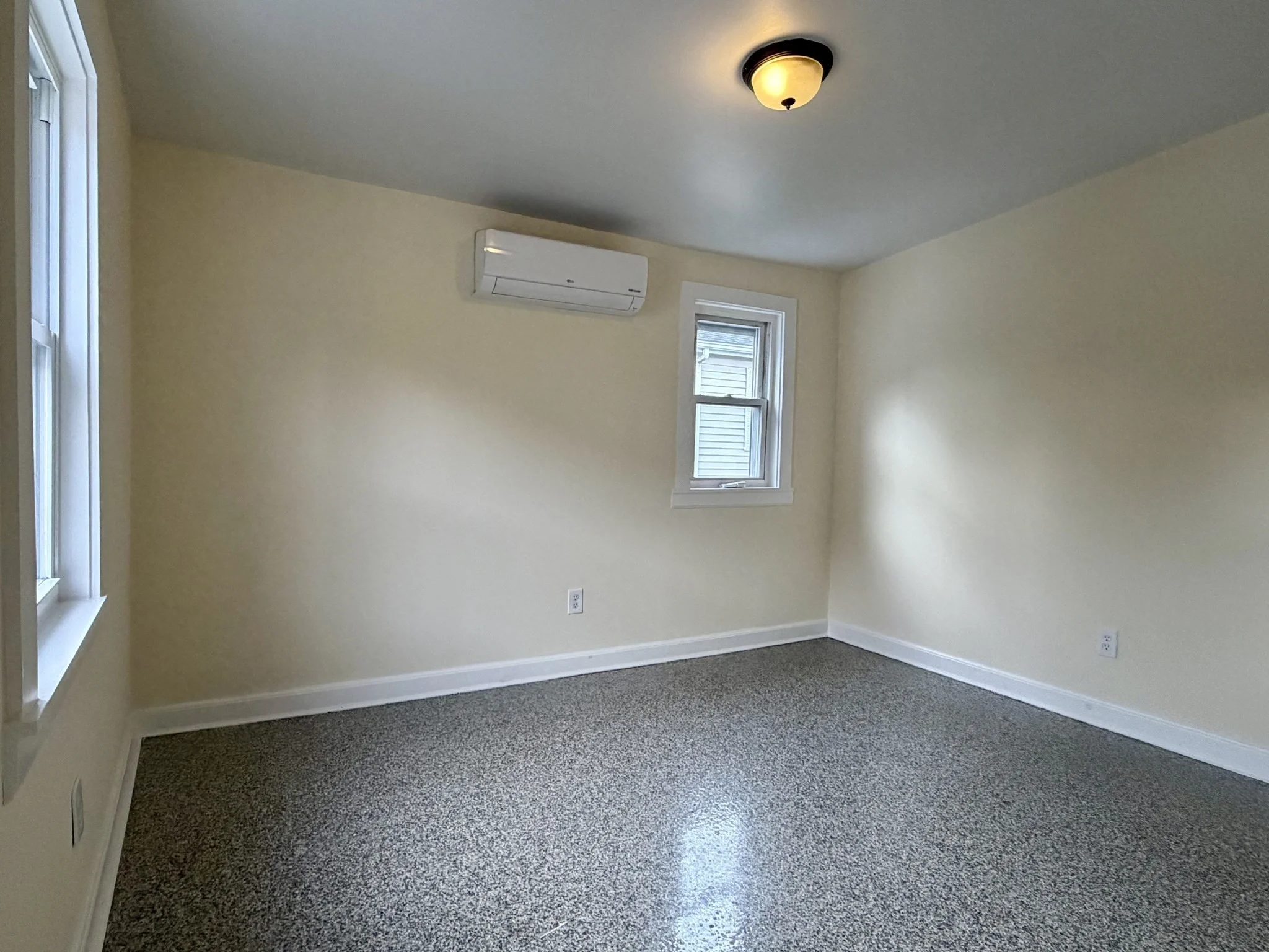 3 bed, 1 bath apartment for rent at 44 Everett St Unit 2, Everett — photo 5 of 10