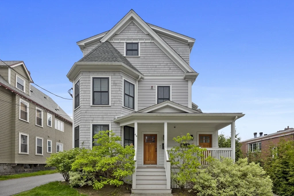 3 bed, 2 bath apartment for rent at 44 Evergreen St Unit 3, Jamaica Plain — photo 1 of 24