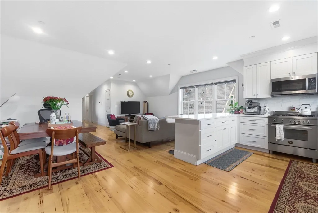 3 bed, 2 bath apartment for rent at 44 Evergreen St Unit 3C, Jamaica Plain — photo 5 of 24