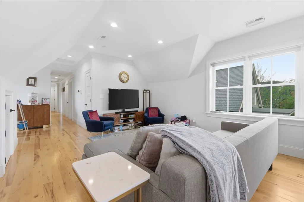 3 bed, 2 bath apartment for rent at 44 Evergreen St Unit 3C, Jamaica Plain — photo 7 of 24