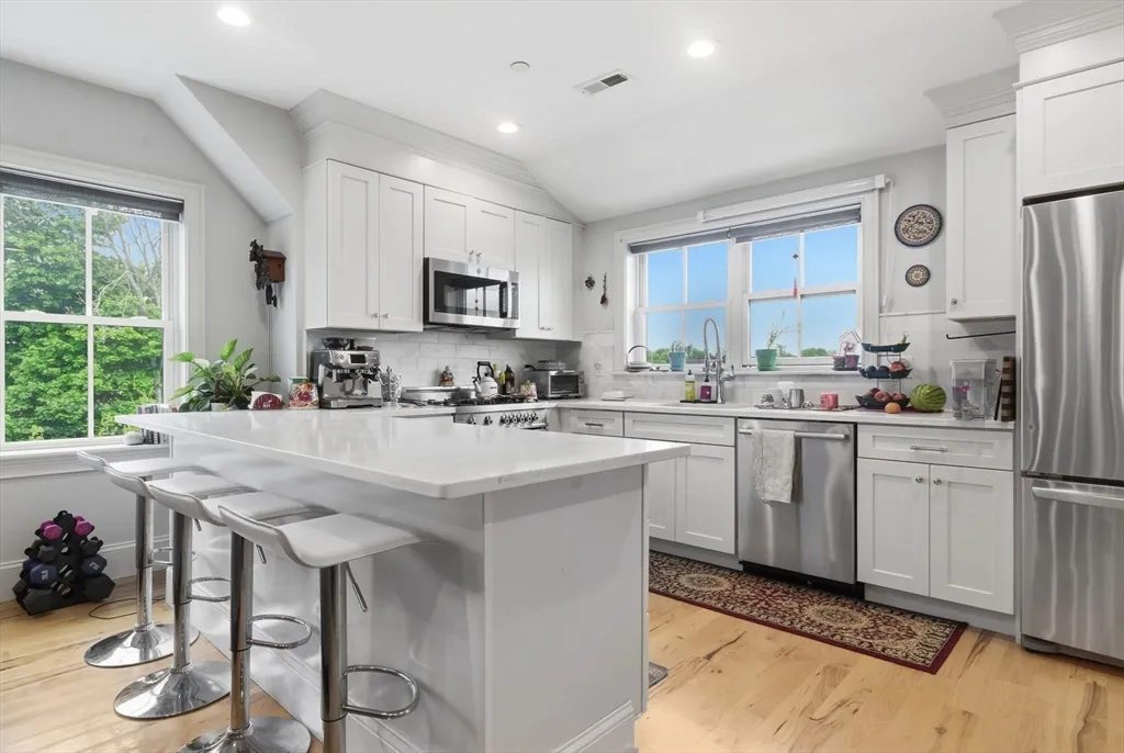 3 bed, 2 bath apartment for rent at 44 Evergreen St Unit 3C, Jamaica Plain — photo 1 of 24