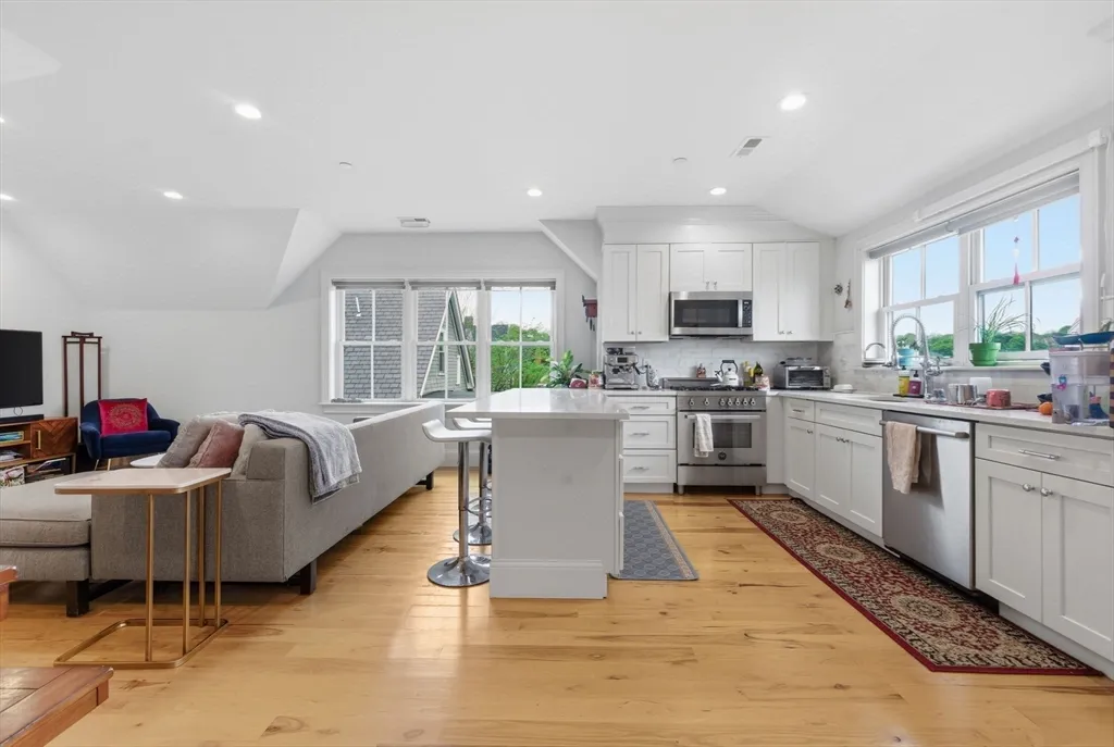 3 bed, 2 bath apartment for rent at 44 Evergreen St Unit 3C, Jamaica Plain — photo 4 of 24