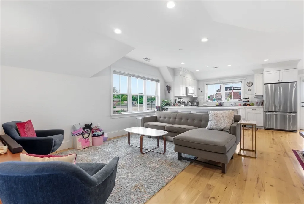 3 bed, 2 bath apartment for rent at 44 Evergreen St Unit 3C, Jamaica Plain — photo 8 of 24