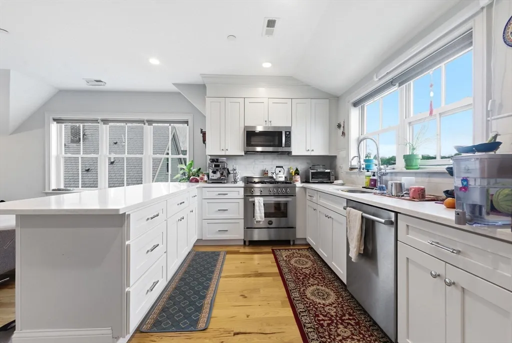 3 bed, 2 bath apartment for rent at 44 Evergreen St Unit 3C, Jamaica Plain — photo 3 of 24