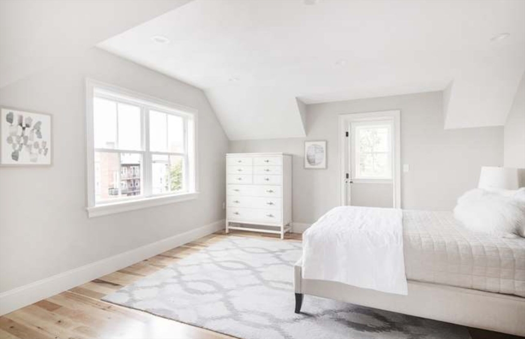 4 bed, 2 bath apartment for rent at 44 Evergreen St Unit Unit 4, Jamaica Plain — photo 10 of 38