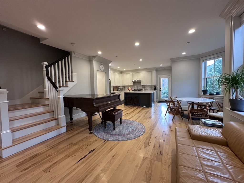 4 bed, 2 bath apartment for rent at 44 Evergreen St Unit Unit 4, Jamaica Plain — photo 5 of 38