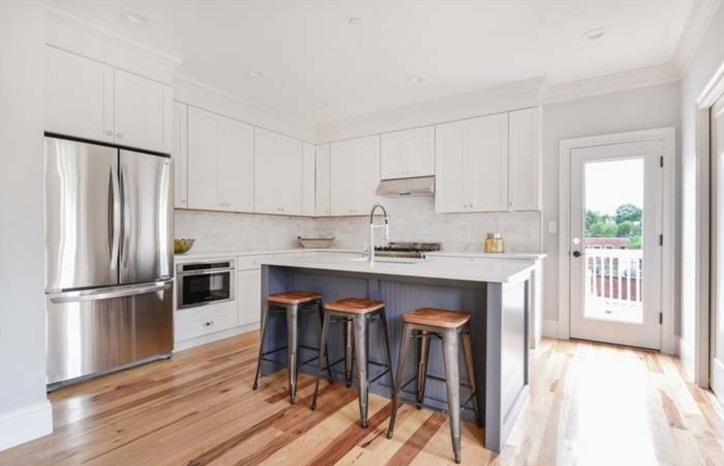 4 bed, 2 bath apartment for rent at 44 Evergreen St Unit Unit 4, Jamaica Plain — photo 1 of 38
