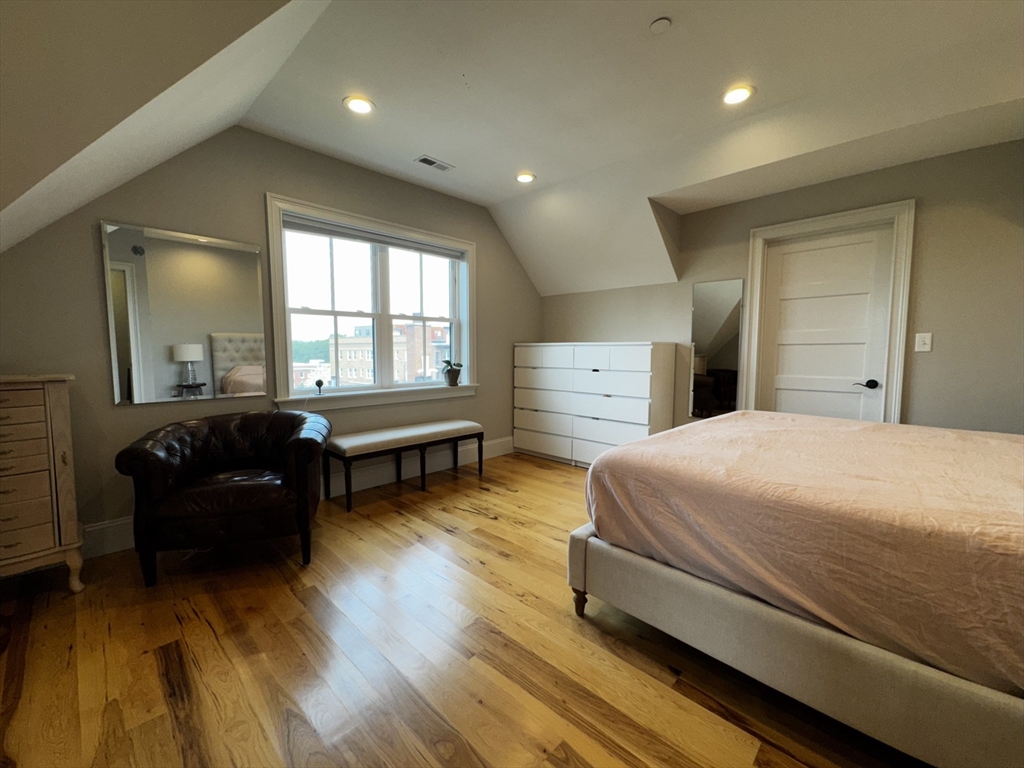4 bed, 2 bath apartment for rent at 44 Evergreen St Unit Unit 4, Jamaica Plain — photo 6 of 38