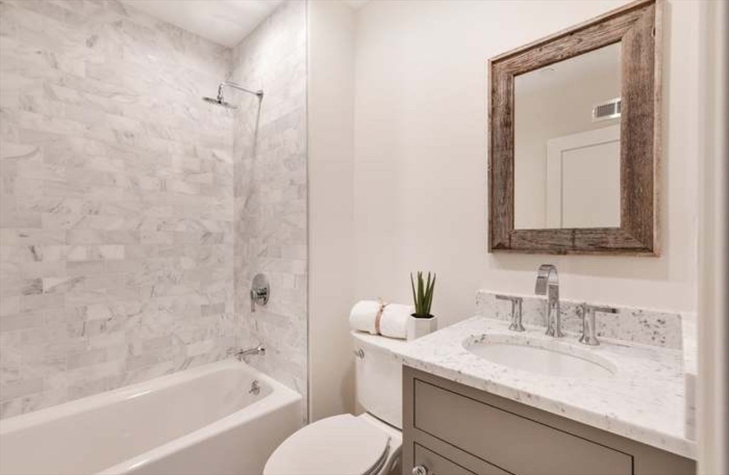 4 bed, 2 bath apartment for rent at 44 Evergreen St Unit Unit 4, Jamaica Plain — photo 17 of 38