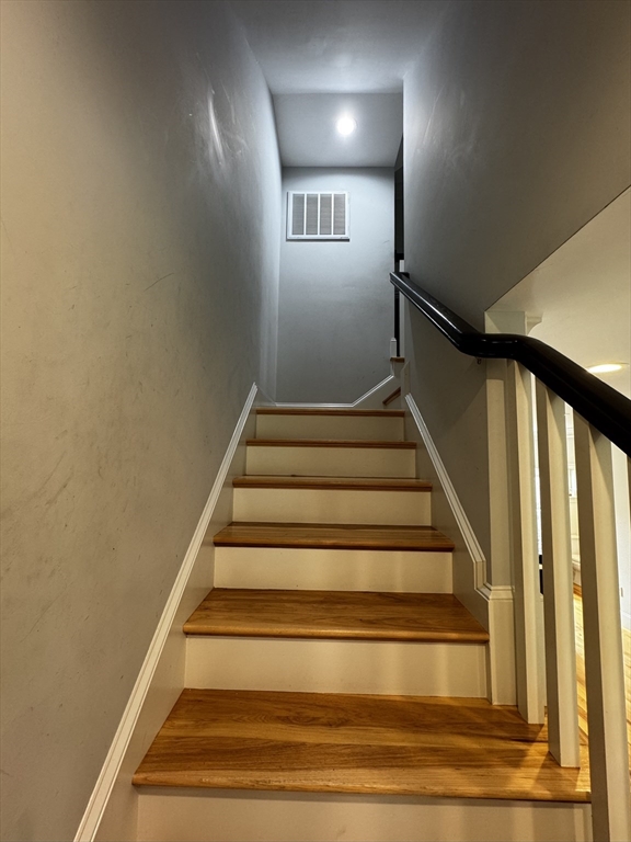 4 bed, 2 bath apartment for rent at 44 Evergreen St Unit Unit 4, Jamaica Plain — photo 23 of 38