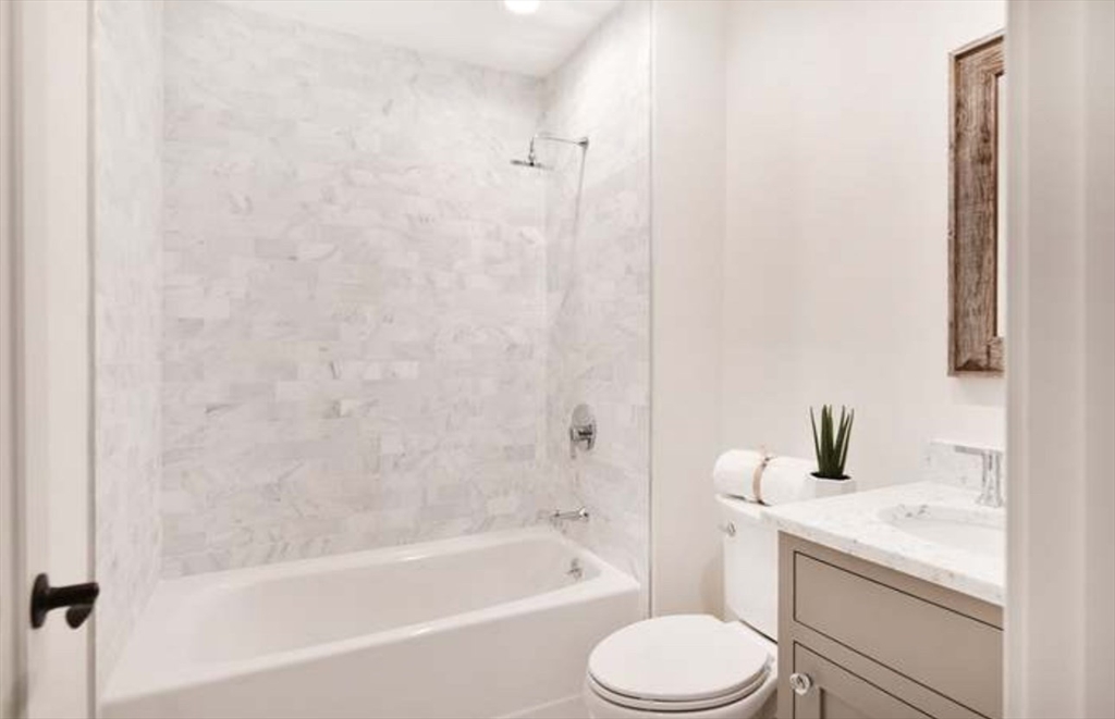 4 bed, 2 bath apartment for rent at 44 Evergreen St Unit Unit 4, Jamaica Plain — photo 16 of 38