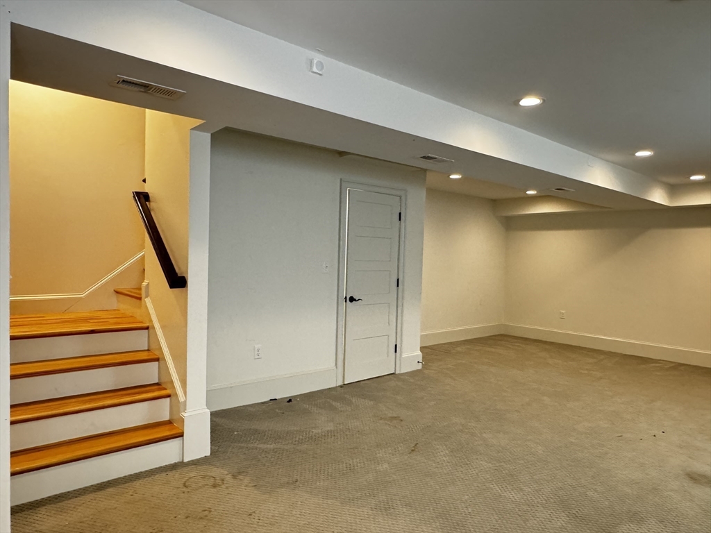 4 bed, 2 bath apartment for rent at 44 Evergreen St Unit Unit 4, Jamaica Plain — photo 25 of 38