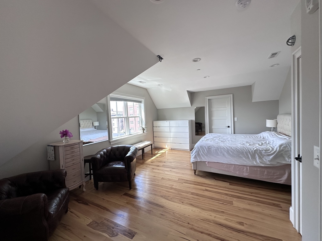 4 bed, 2 bath apartment for rent at 44 Evergreen St Unit Unit 4, Jamaica Plain — photo 9 of 38